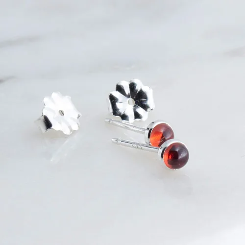 Miniatura 95 de Aretes pequeños de plata de ley para cartílago, tragus, hélix, múltiples piercings hipoalergénicos, piedra natal para mujer, juego de bisel