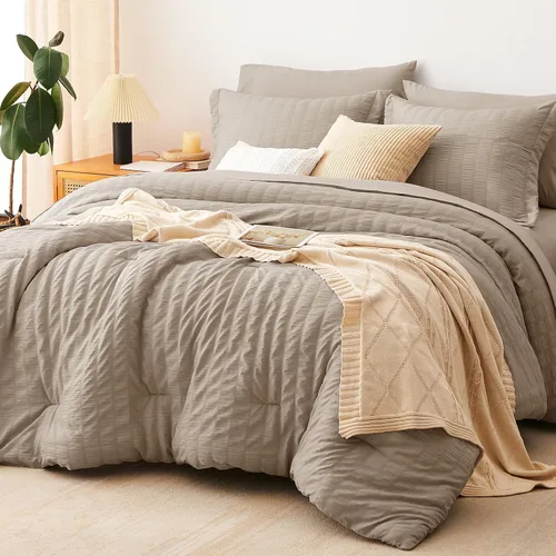 Miniatura 59 de CozyLux Juego de ropa de cama con edredón tamaño King Beige Seersucker de 7 piezas, juego de cama en una bolsa, con edredón, sábanas, fundas