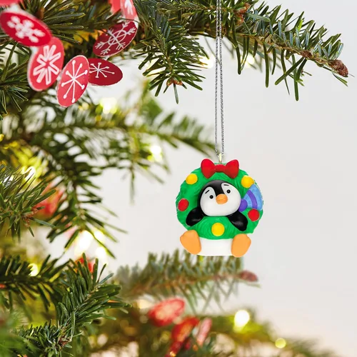 Miniatura 6 de Hallmark Keepsake Adorno de Navidad en miniatura de 1 pulgada 2023, pingüinos pequeños, una corona de bienvenida miniatura, regalos para ella
