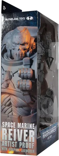 Miniatura 9 de McFarlane Toys Warhammer 40,000 Space Marine Reiver (a prueba de artista) con lanzador de grapnel y base de 7 pulgadas figura de acción