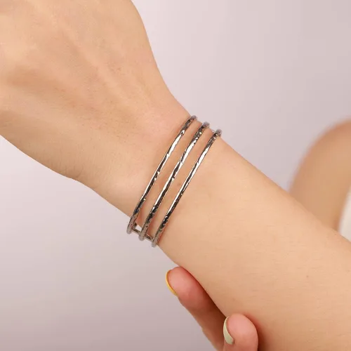 Miniatura 3 de Kercisbeauty Pulsera de acero inoxidable martillada vintage para mujer, pulsera con textura ajustable, joyería apilable