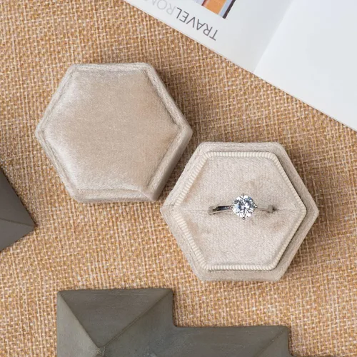 Miniatura 5 de Equal - Caja hexagonal de terciopelo para compromiso, propuesta de boda, caja de regalo de joyería, caja de embalaje de joyería (beige)