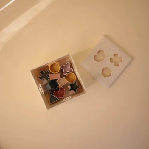 Miniatura 2 de mushie Caja de clasificación de formas (original) Juguete educativo de aprendizaje para niños pequeños con 12 formas Fabricado en Dinamarca