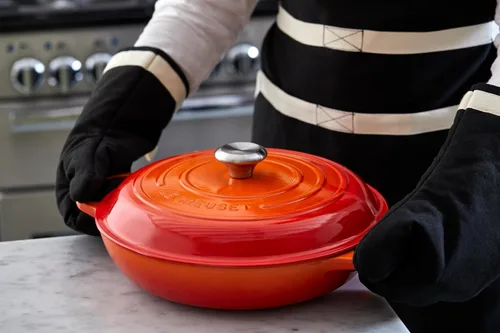 Miniatura 6 de Le Creuset Braiser Signature de hierro fundido esmaltado, 5 cuartos de galón, Flame Llama