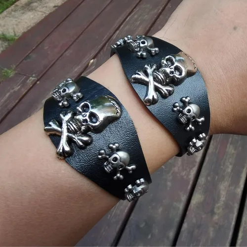 Miniatura 3 de Pulsera de calavera punk, brazalete de esqueleto de piel sintética para fiestas de Halloween, color negro