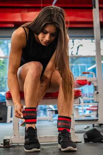 Miniatura 5 de Correa de tobillo para mujeres para máquinas de cable y bandas de resistencia: accesorio de puño de entrenamiento para gimnasio y hogar para Rojo