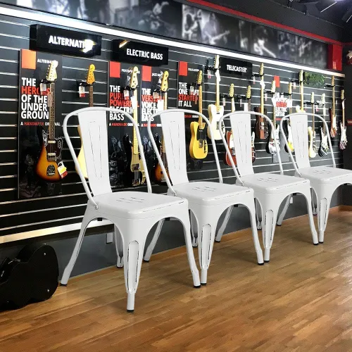 Miniatura 9 de Yaheetech Juego de 4 sillas de comedor de metal, sillas de patio apilables con marco de metal y respaldo para Blanco gastado