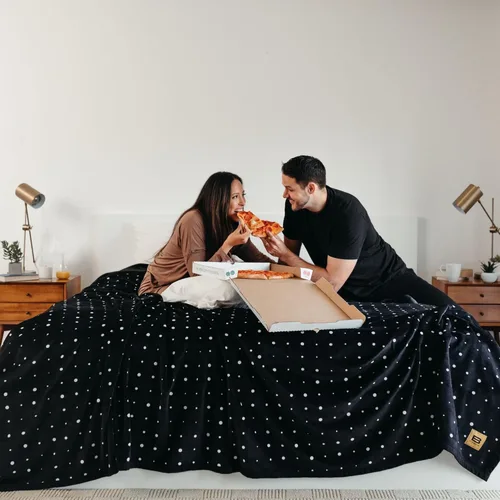 Miniatura 6 de Big Blanket Co Original Stretch Ballerina - Manta gigante extra grande de 6 x 6 pies, suave, elástica, lavable a máquina, se adapta a toda la familia