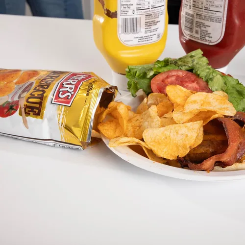 Miniatura 6 de Herr's Papas fritas para barbacoa, 1 onza (paquete de 42 bolsas) – Chips ahumados para barbacoa en bolsas tamaño aperitivo – Ideal para aperitivos
