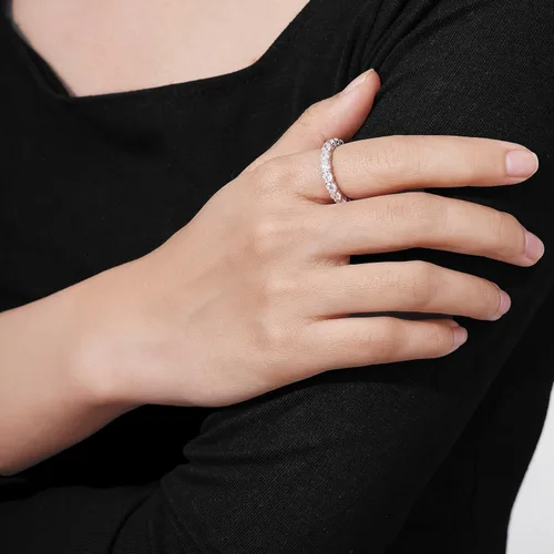 Miniatura 18 de Amazon Essentials Anillo de plata de ley chapada en platino o oro con circonita cúbica redonda de elementos infinitos