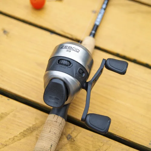 Miniatura 8 de Zebco 33 Combo de Carrete y Caña de Pescar con Corcho, Caña de Grafito con Mango de Corcho, Carrete de Pesca QuickSet Anti-Reversa con Alerta