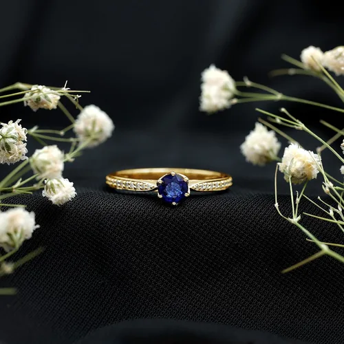 Miniatura 5 de Anillo de compromiso con solitario mínimo de zafiro azul, redondo de 0.197 in, calidad AAA, joyería inspirada en flores para mujer