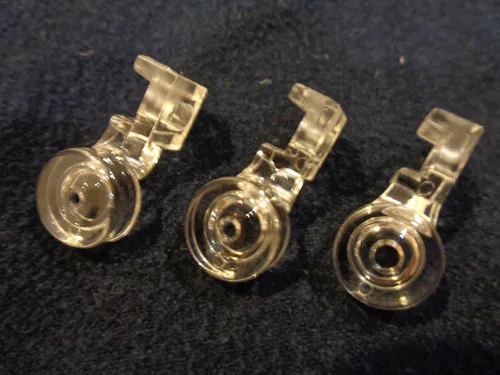 Miniatura 2 de NGOSEW 3pcs claro que acople el pie decorativo del pie que acolcha el bordado para las máquinas de caña baja