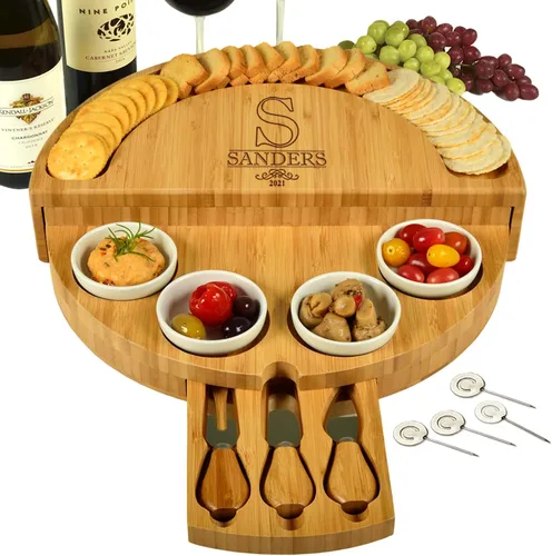 Picnic at Ascot Tablero de queso/charcutería de bambú grabado personalizado de lujo con accesorios, diseño innovador patentado, calidad asegurada en