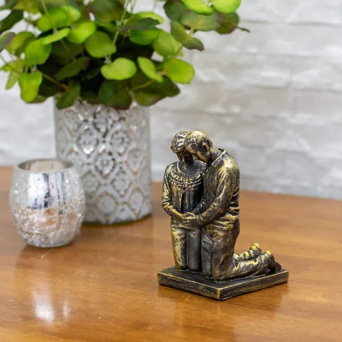 Miniatura 2 de Dicksons Figura de mesa de piedra de resina gris de 5 pulgadas de esposo y esposa rezando