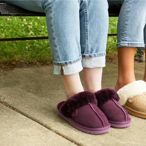 Miniatura 70 de Dearfoams Fireside Sydney Pantuflas anchas de piel de oveja para mujer, para interiores y exteriores