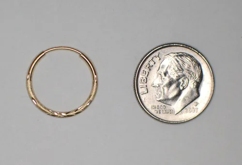 Miniatura 4 de Aretes de aro sin fin continuos de oro amarillo de 14 quilates con corte de diamante de 0.049 in