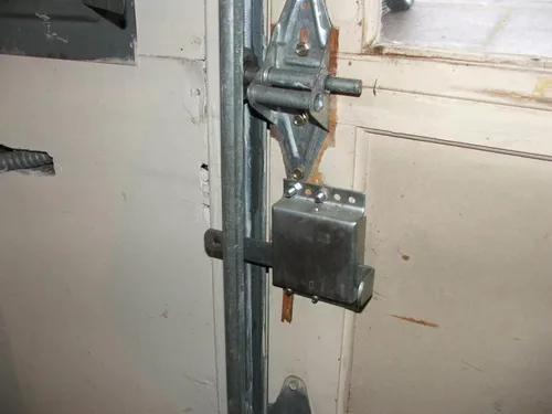 Miniatura 6 de Sistema de bloqueo universal y ajustable para puerta de garaje residencial Reemplazo de cerradura para reparación de puertas de garaje Cerradura