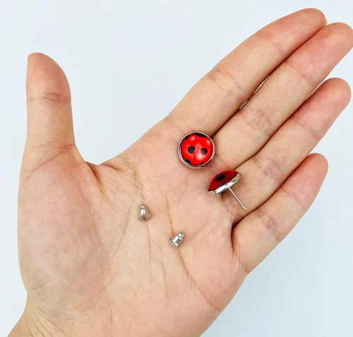 Miniatura 3 de Pendientes de mariquita roja para niña, aretes de insectos plateados con puntos negros para Halloween, Navidad, cumpleaños, cosplay, regalos