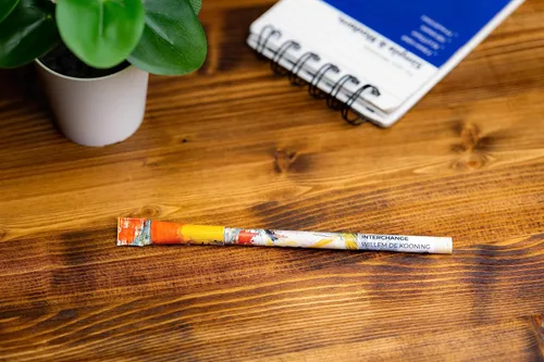 Miniatura 4 de Pens Iconic Art Collection (paquete de 3) – Bolígrafo mediano negro ecológico (0.039 pulgadas) – Hecho de forma sostenible hasta 100%