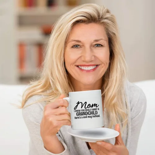 Miniatura 5 de Taza de café novedosa para mamá, Here's A Mug in stead of a Grandchild- Impresión frontal y trasera, idea de regalo para madres, el mejor regalo