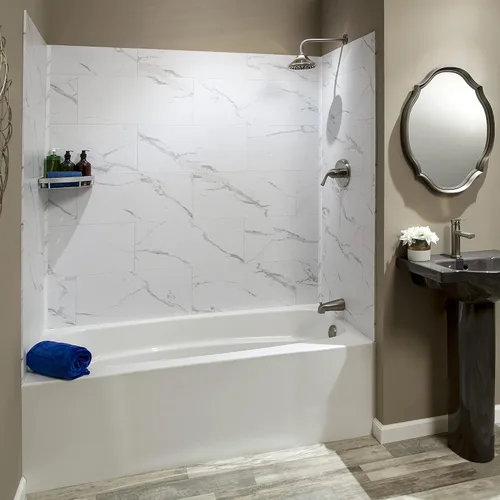Miniatura 2 de Palisade Kit de azulejos de vinilo entrelazados impermeables para ducha y bañera en mármol Carrara de 23.2 x 11.1 pulgadas Mármol de Carrara