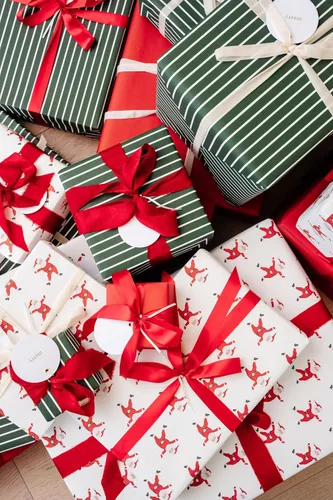 Miniatura 9 de Merry Market Rollos de Papel de Regalo de Navidad, Papel de Regalo Mate Premium, Rollo Grande de 30" x 168" pulgadas, Diseño de Rayas de Santa