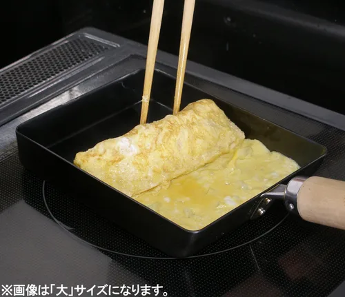 Miniatura 11 de Riverlight Kyoku Japan J1613 - Sartén de hierro para huevos, pequeña, de nitruro de hierro, compatible con IH, resistente a la corrosión, fabricada