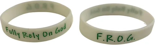 Biblebanz F.R.O.G. Pulseras que brillan en la oscuridad – Pulseras totalmente confiadas en Dios (paquete de 50) pequeñas de 7 pulgadas