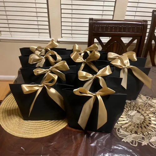 Miniatura 5 de Aosric Paquete de 12 bolsas de regalo negras con cinta de lazo, 7.48 x 3.54 x 7.9 pulgadas, elegante bolsa de regalo de cartulina pequeña con asas