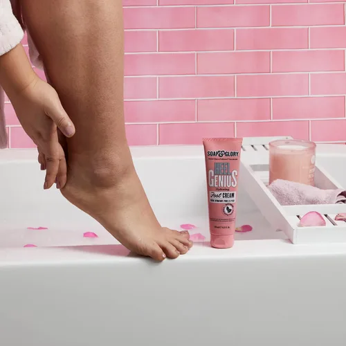 Miniatura 4 de Crema para pies Heel Genius™ Soap & Glory 4.2 fl oz.