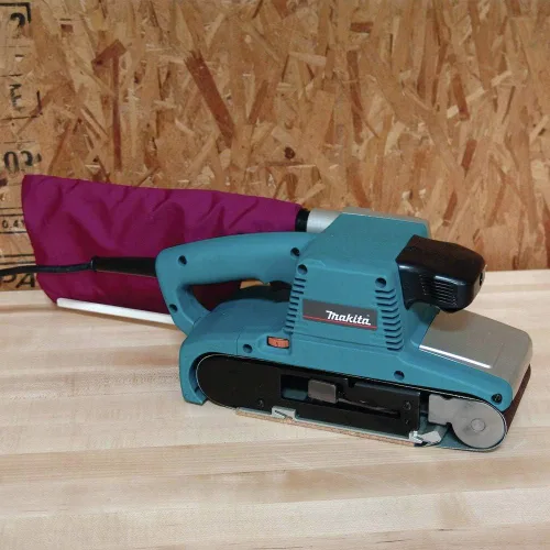 Miniatura 4 de Makita 9404 8.8-amperes 4 por 24 pulgadas Gamuza de velocidad variable lijadora de cinturón con bolsa para el polvo