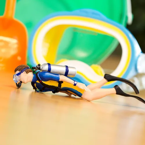 Miniatura 5 de Safari Ltd. Kevin the Underwater Adventurer Figurine – Figura detallada de plástico de 7 pulgadas – Divertido juguete educativo para niños, niñas
