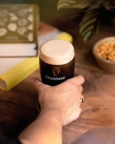 Miniatura 6 de Guinness Gravity - Vaso de cerveza oficial Pintas grandes de 20 onzas para beber vasos de cerveza gruesos vasos de cerveza de 20 onzas Negro