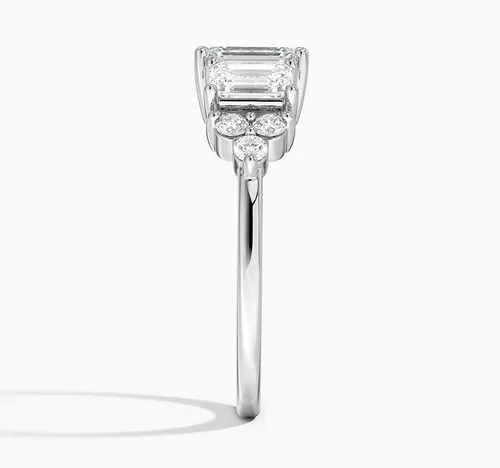 Miniatura 3 de IGI - Anillo de compromiso de diamantes creados en laboratorio de talla esmeralda blanca de 2.0 quilates con acento, dos esmeraldas brillantes