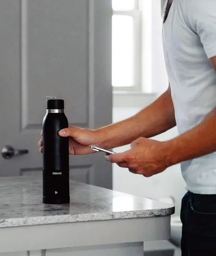Miniatura 2 de Aquio IBTB2BB - Botella de hidratación aislada de acero de doble pared con altavoz inalámbrico Bluetooth recargable, alimentado por iHome, Midnight