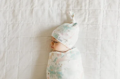 Miniatura 5 de Copper Pearl Gorro de bebé con nudo superior elástico suave y caprichoso