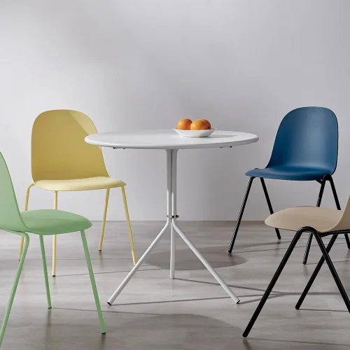 Miniatura 6 de Juego de 4 sillas de comedor negras, sillas de cocina apilables de plástico, silla clásica para interiores y exteriores con patas de metal