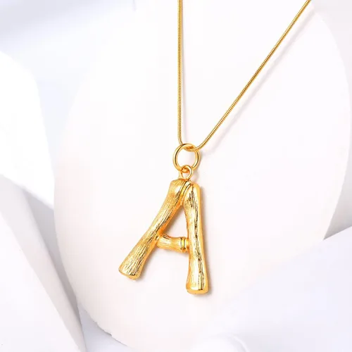 Miniatura 5 de FOCALOOK Collar de bambú chapado en oro de 18 quilates con dije de nombre inicial para mujer, collar grande con dije de letra de bambú