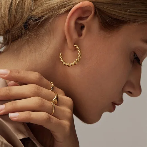 Miniatura 4 de PICKBEAU 5 Pairs Gold Hoop Earrings for Women 18K Gold Plated Huggie Hoop Earrings Set for Girls Hypoallergenic Cartilage Earrings Lightweight