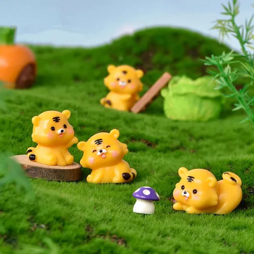 Miniatura 6 de NUOBESTY Juego de adornos de mini tigre, 7 figuras de resina de 1.02 pulgadas, modelos creativos de tigre pequeño, decoración de escritorio