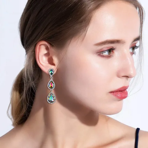 Miniatura 135 de EleQueen Pendientes de cristal austriaco en tono dorado para mujer, forma de pera de 2.5 pulgadas, color esmeralda