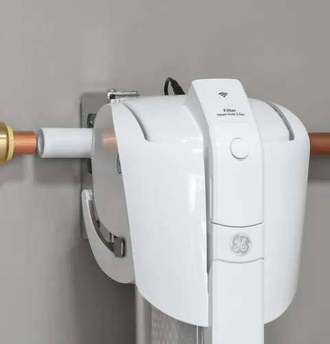 Miniatura 3 de GE Sistema inteligente de filtración de agua con detección de fugas para toda la casa Reduce los sedimentos, el óxido y más Kit de instalación