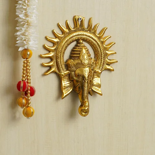 Miniatura 8 de eCraftIndia Golden Lord Ganesha con sol decorativo de metal para colgar en la pared, decoración del hogar, templo de Pooja Room y regalo