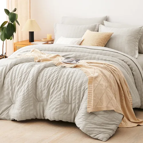 Miniatura 25 de CozyLux Juego de ropa de cama con edredón tamaño King Beige Seersucker de 7 piezas, juego de cama en una bolsa, con edredón, sábanas, fundas