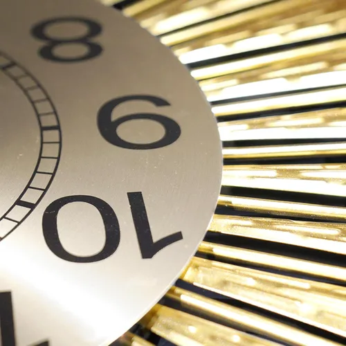 Miniatura 4 de Reloj de pared dorado de 23 pulgadas con diseño de rayos de sol, relojes de pared decorativos de mediados de siglo a pilas, diseño de rayos de sol