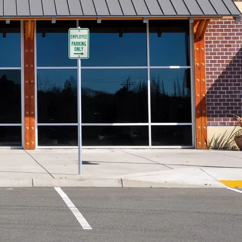 Miniatura 3 de SmartSign Letrero de metal "Employee Parking Only" de 18 x 12 pulgadas con flecha derecha, aluminio laminado inoxidable de 63 mil, verde y blanco