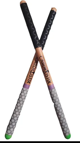 Miniatura 4 de CardioStix Baquetas de cardio de madera de nogal americano con peso de 4.5 onzas por juego (1 par) con empuñaduras negras Batería, fitness, clase