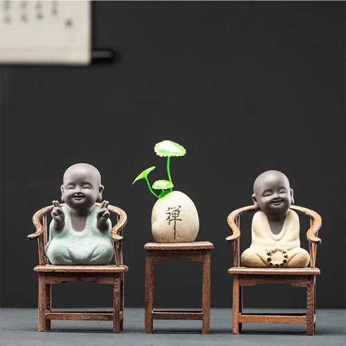 Miniatura 3 de Kingzhuo Estatua de monje de cerámica pequeña y bonita estatua de Buda creativa para bebé, manualidades adorables, adornos clásicos, delicados