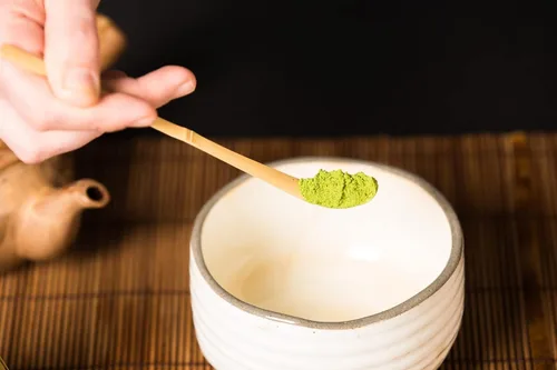 Miniatura 5 de Chashaku japonés 2 piezas x cuchara de bambú matcha (bambú dorado y negro) para medir el polvo de té verde Matcha Cuchara para ceremonia de té